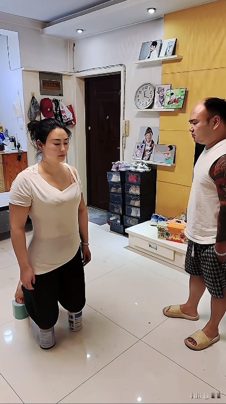 她跪着都快跟你一样高了，她是咋看上你的[捂脸哭]