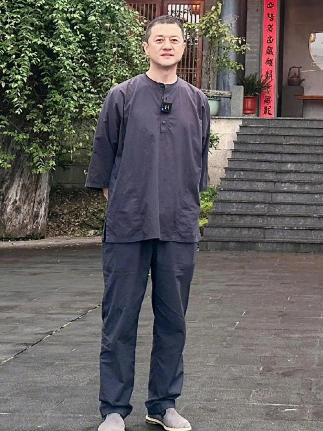 李亚鹏1亿打造的幼儿园，无偿移交引热议6月1日，李亚鹏在培德书院幼儿园六一活