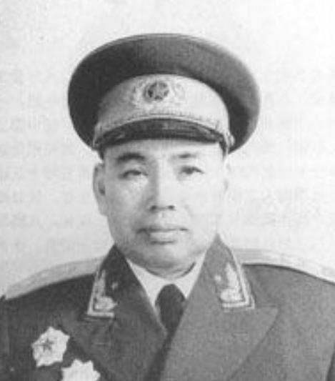 1985年，护士走进病房，眼前的一幕令她感到毛骨悚然，许世友将军面色发紫，脖子上
