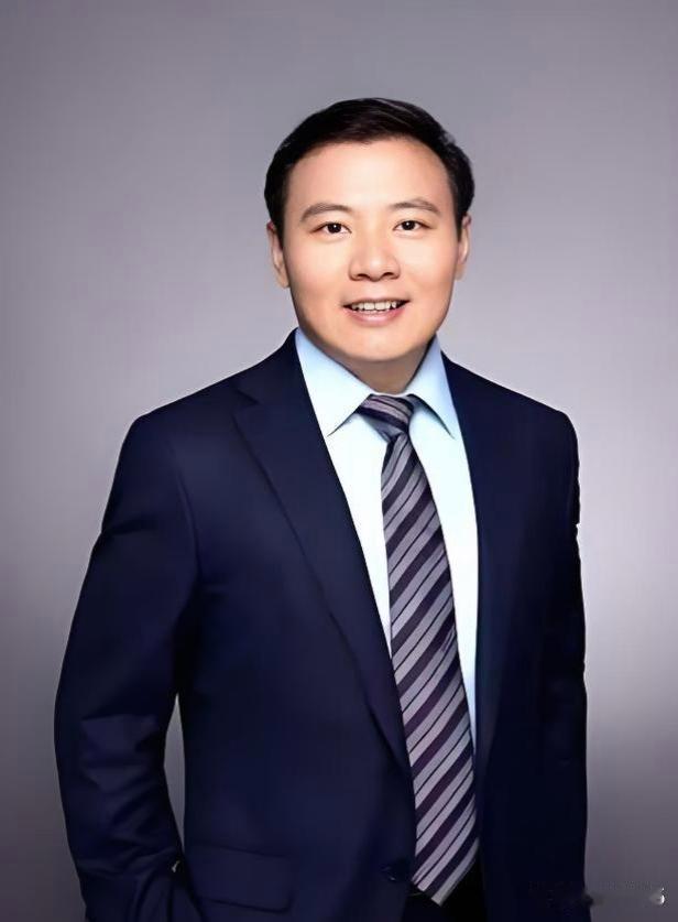 许家印现在悔得不行，当初没听任泽平劝。落得无期、家破人亡下场。当年任泽平给过两条实在建议。一是赶紧降