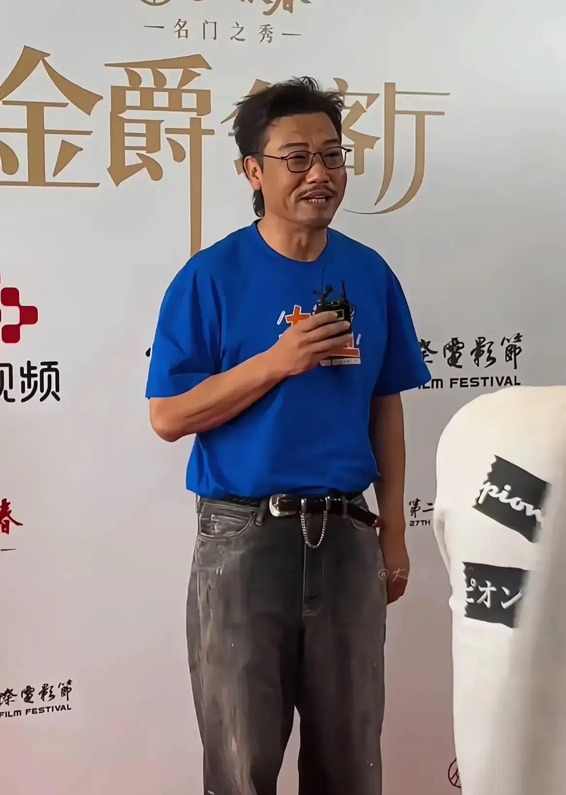 电视上看着一般般，真人巨帅。