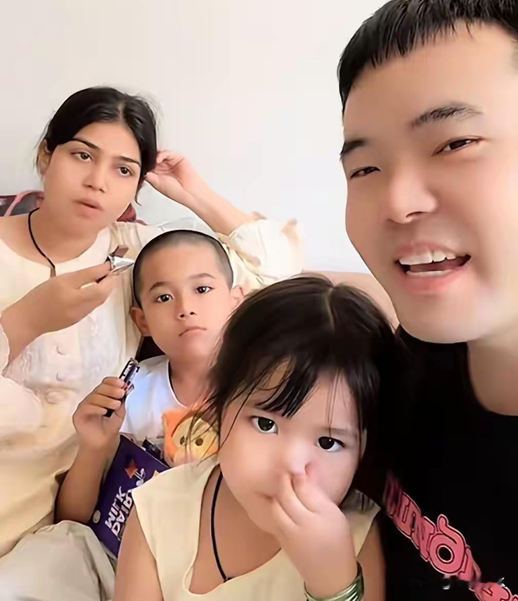 三岁娃回国入园，没人安排她火，幼儿园反而更安静了去年底顺子把他媳妇和闺女从巴
