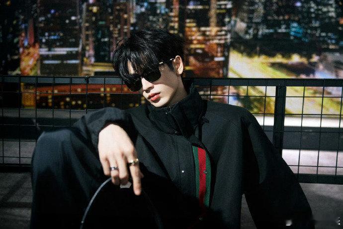 GUCCI核心高管点赞张凌赫GUCCI高管点赞张凌赫真正的顶流时尚号召力无需