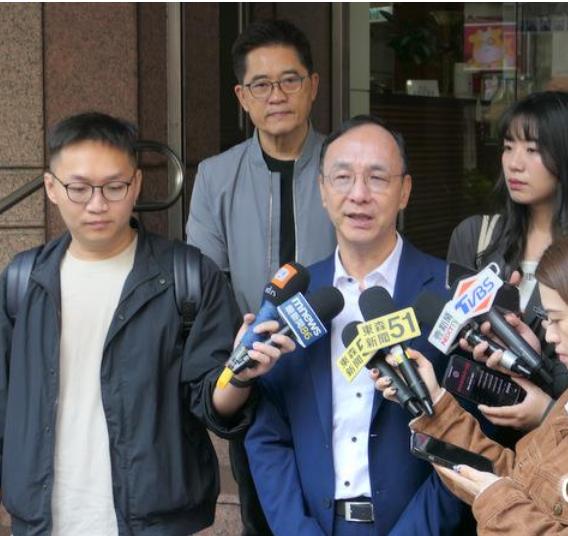 朱立伦卸任国民党智库郑丽文接任据悉，12月2日，中国国民党智库“国政基金会