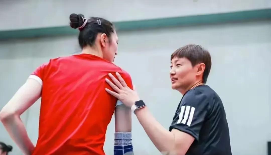 【“打整体”和群龙无首】女排世联赛北京站的几个对手，没有所谓世界强队的实力，中