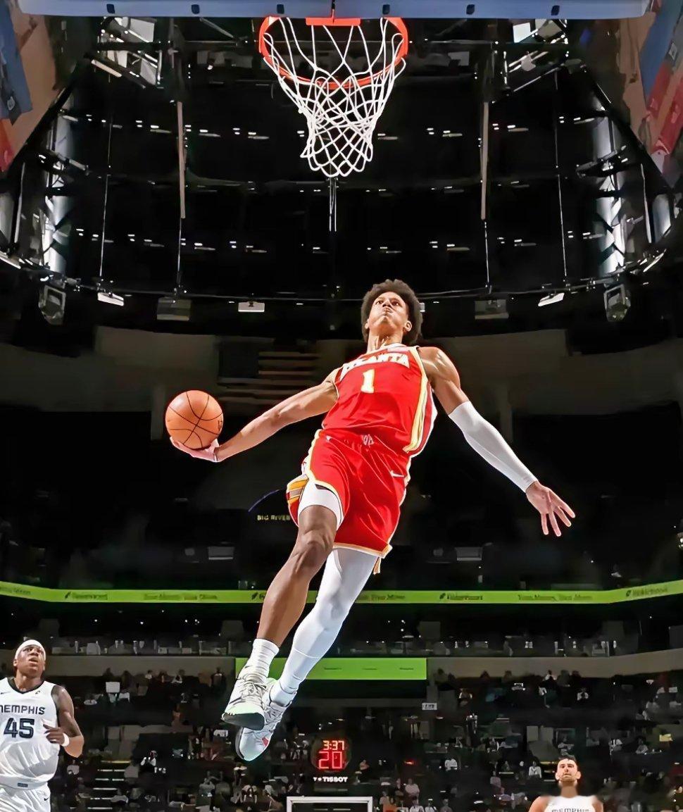 踩着米球王上位，约翰逊爆砍29+12+12成为“新一代鹰王”!在今天老鹰与骑士的