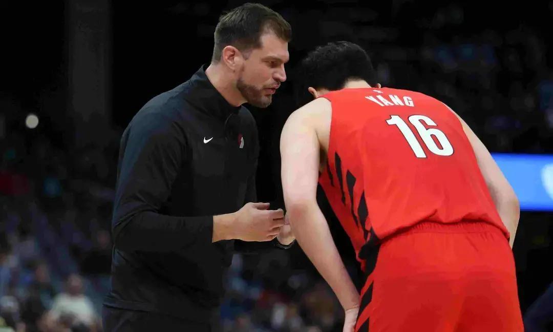 斯普利特这老教练眼光确实毒。他给混音队两个新秀中锋指的路，现在看越来越对。