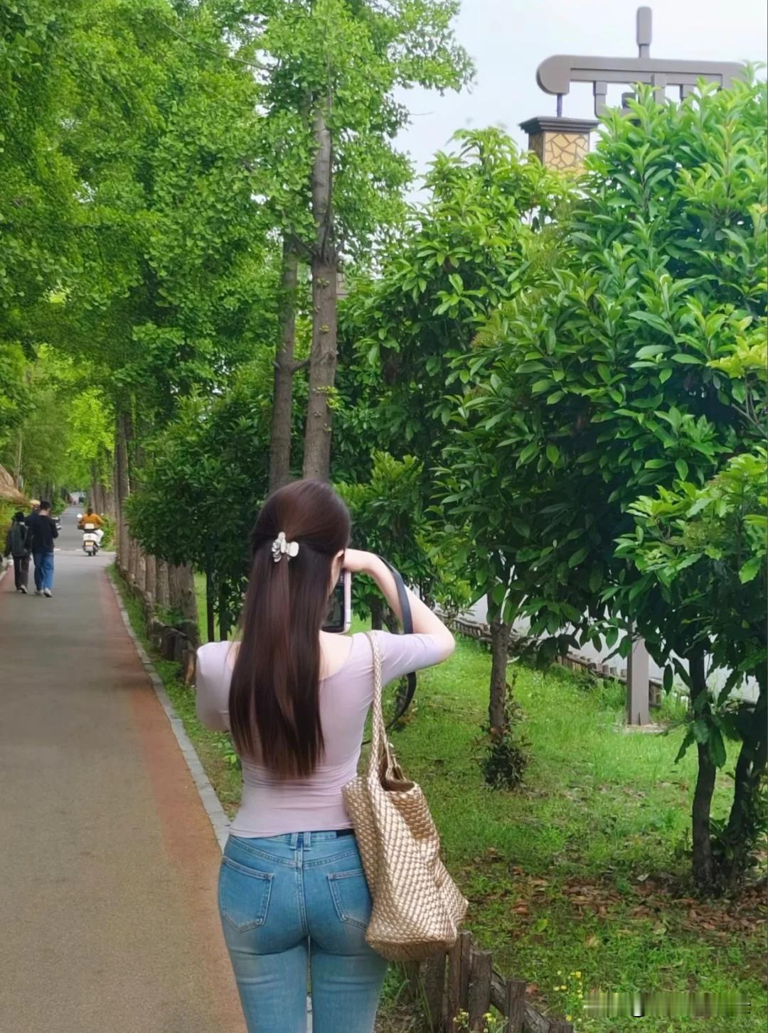 很多时候，我们急于求成，盼望付出即刻看见回响。一时的困顿，暂时的沉寂，常会让人怀