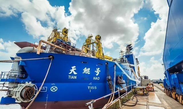 1966年，中国忍痛用4吨黄金买荷兰一艘过时挖泥船；但半个世纪过去后，国外却反而