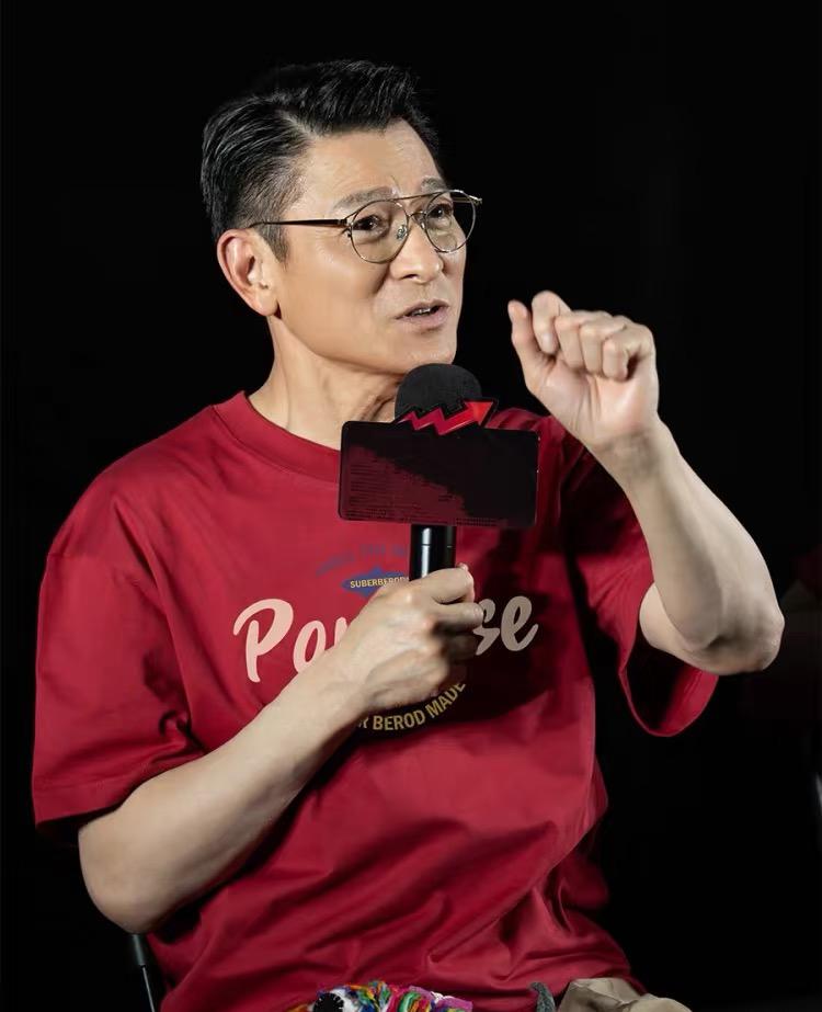 为什么刘德华现在很少拍戏了？其实原因很简单，不是年龄大了，也不是没演技，而是