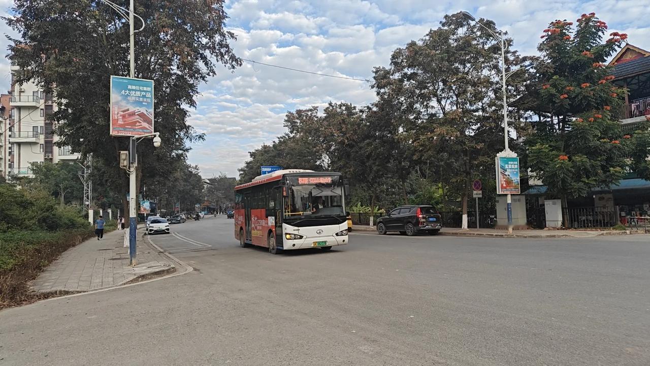 西双版纳景洪今年冬天冷确实来的早。2025年12月西双版纳的气温整体比历年同