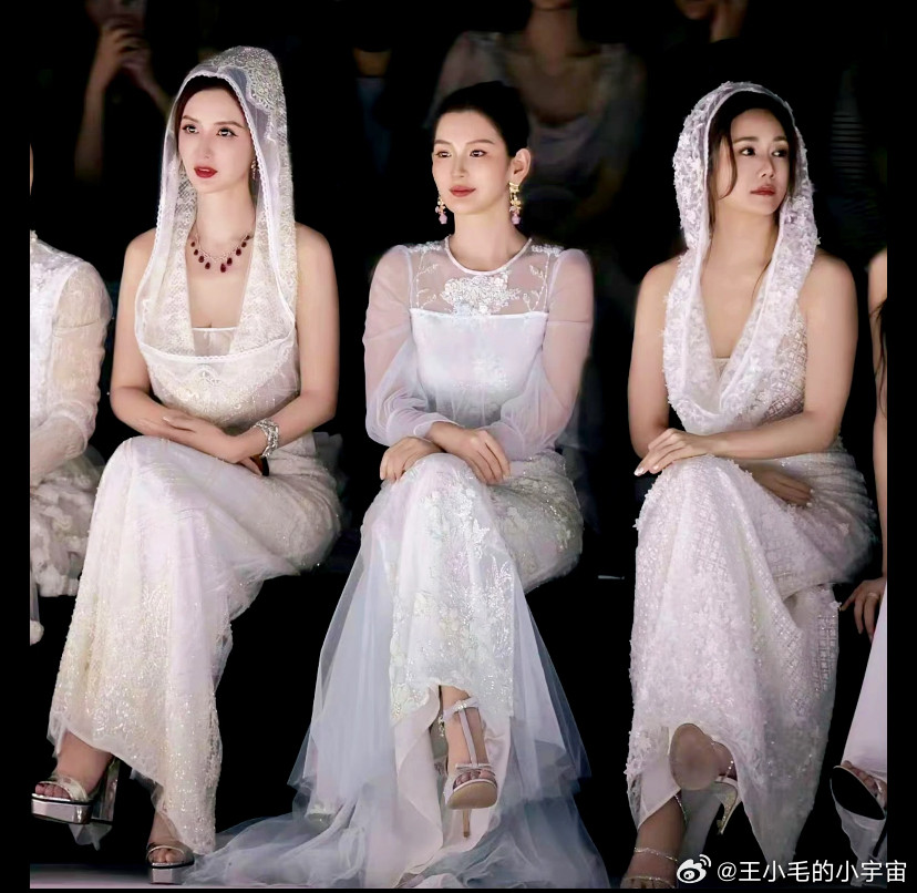 看刘芸和张萌同台走秀，感觉刘芸有点可怜