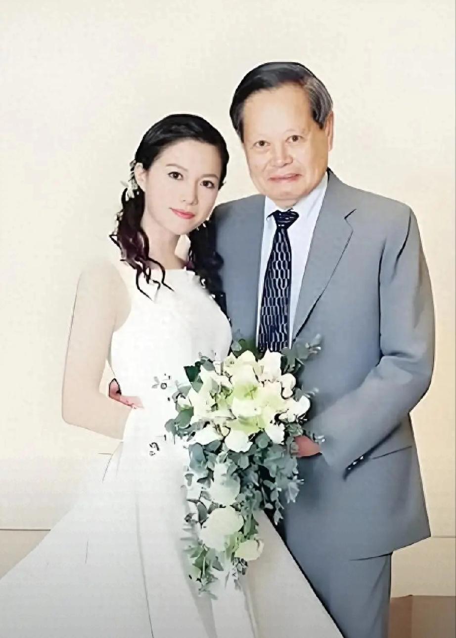 50岁翁帆近况曝光！拒出国定居，留京守护八旬父母杨振宁离世后