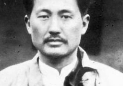 1935年，方志敏的警卫员下山找粮食，不料却被敌人发现，敌人对他说：“带我们找到