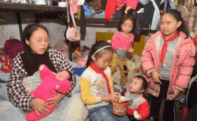 孕妇连续生了5个女儿, 就因婆婆想要男孩, 现在又怀孕了!