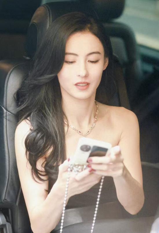 如果离婚有王者那估计就是张柏芝了！不是因为她有下一家了，而是她非常有先见之明