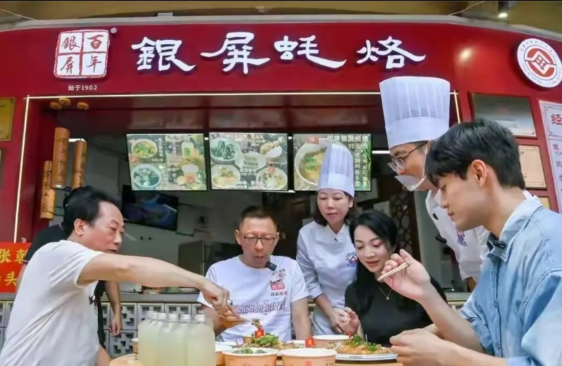 张朝阳一句：这种地方我才愿意来，有文化！给足了汕头面子。英歌，木雕，功夫茶，蚝烙