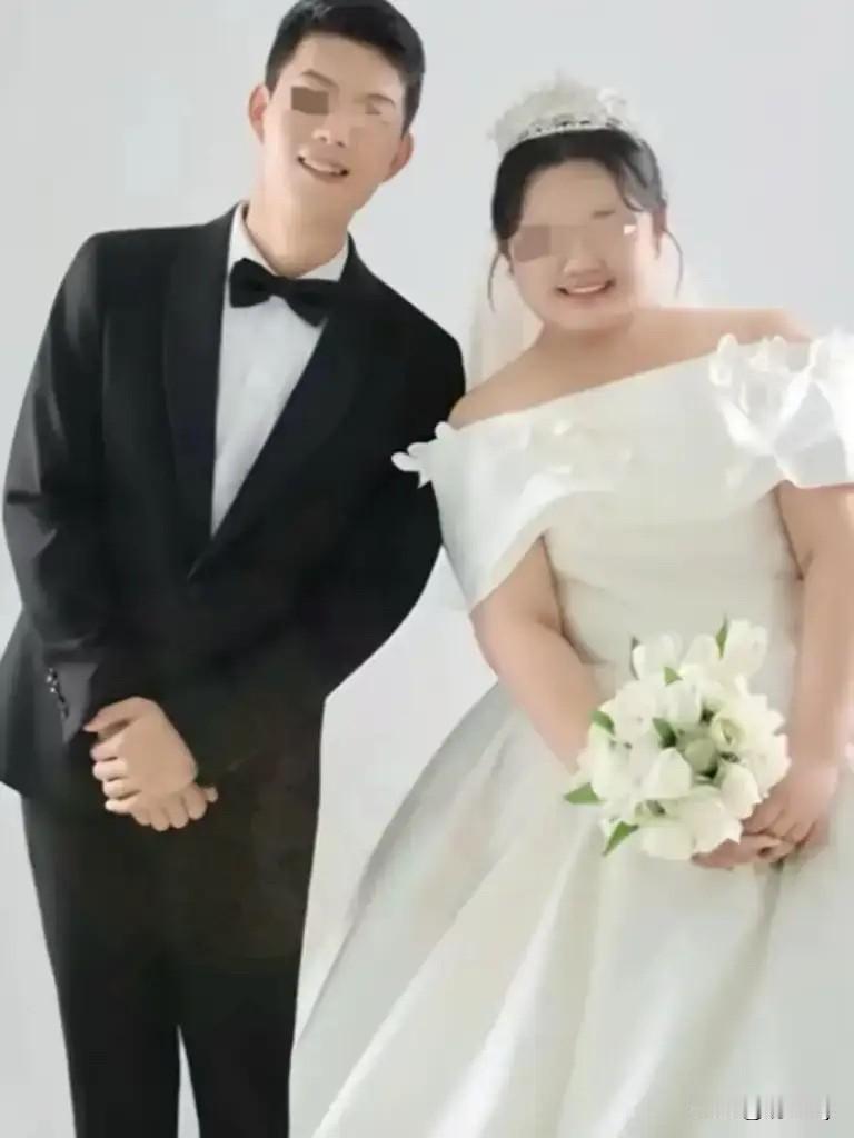 自打新郎出事后，他的母亲身体状况一直不好，10月17日，新郎的母亲首次发声，她把