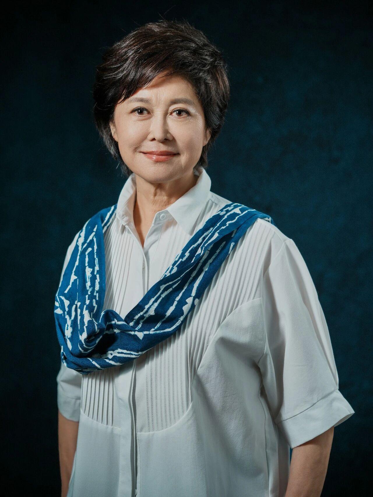 敬一丹追悼会正式结束！灵堂照曝光，八个大字诠释其人生态度，账号发布“一丹生平”