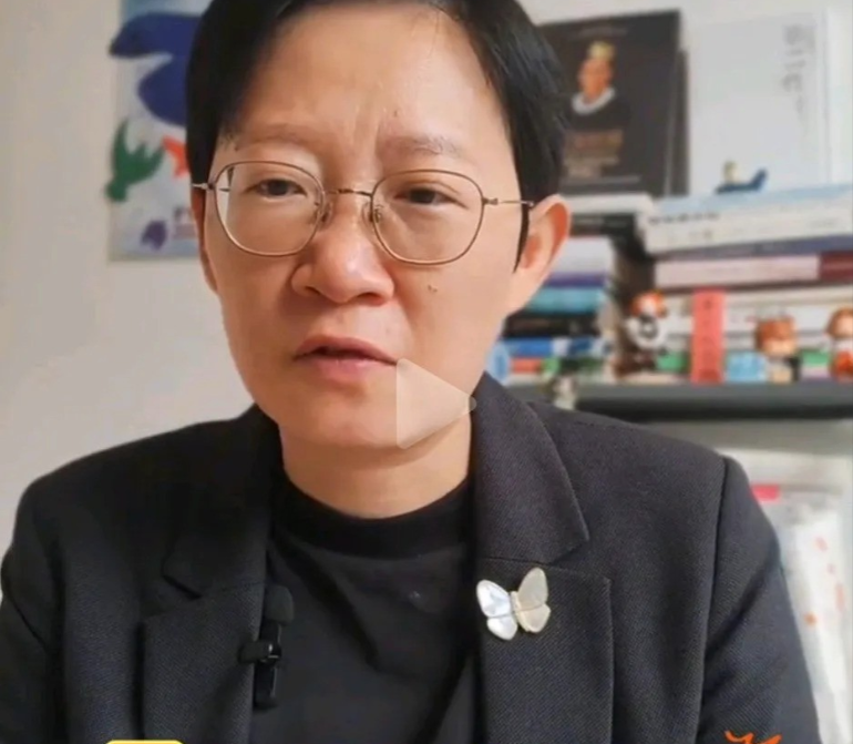 我很赞同这位律师的分析。私生子和婚生子享有同等的继承权，就是鼓励婚姻中的男性出轨