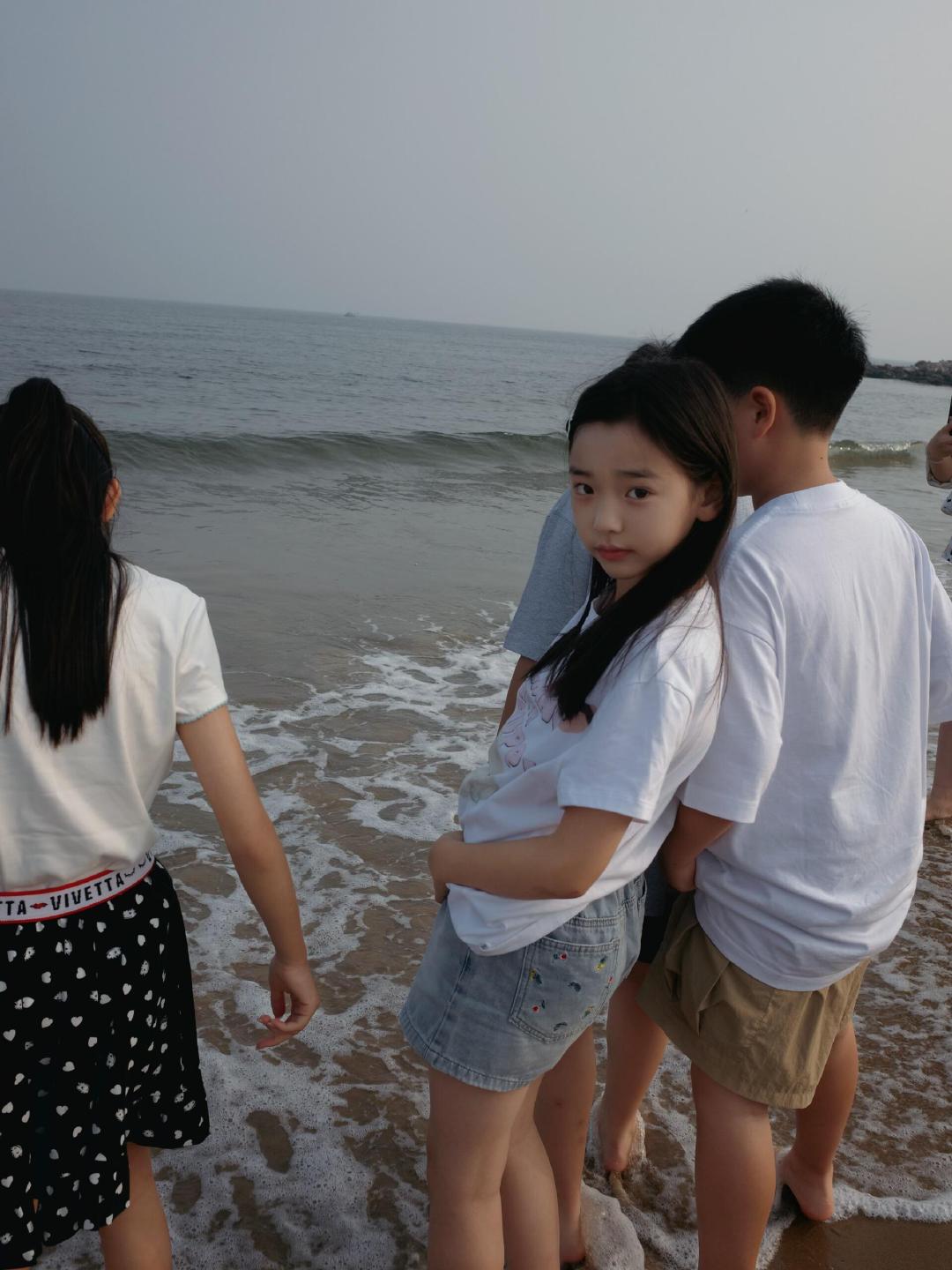 董璇女儿小酒窝这颜值和性格进娱乐圈有没有前途？​
