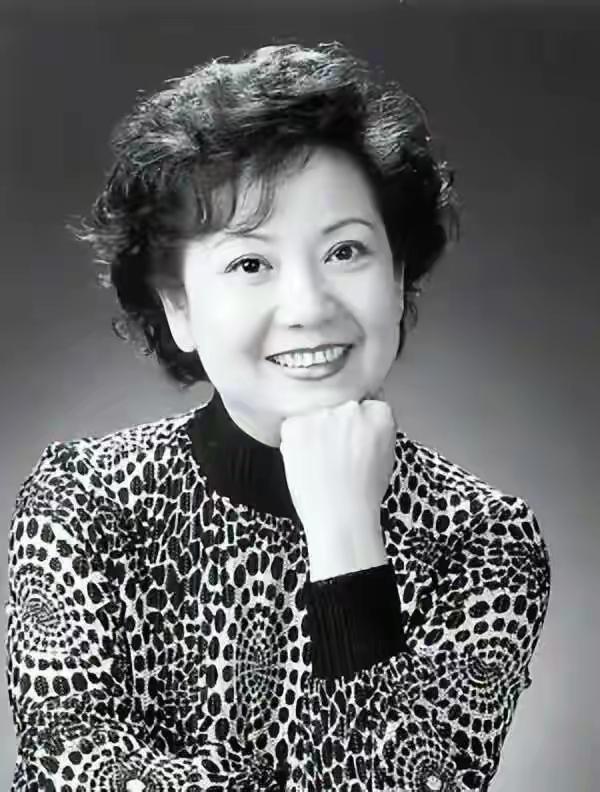 知晓李维康，还是从她演《四世同堂》里那的“韵梅”开始的。那个时候还不知道她是一位