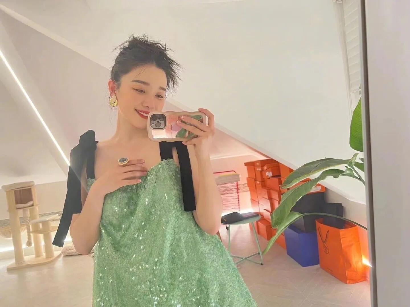 阚清子的爱马仕堆满了一面墙​​​
