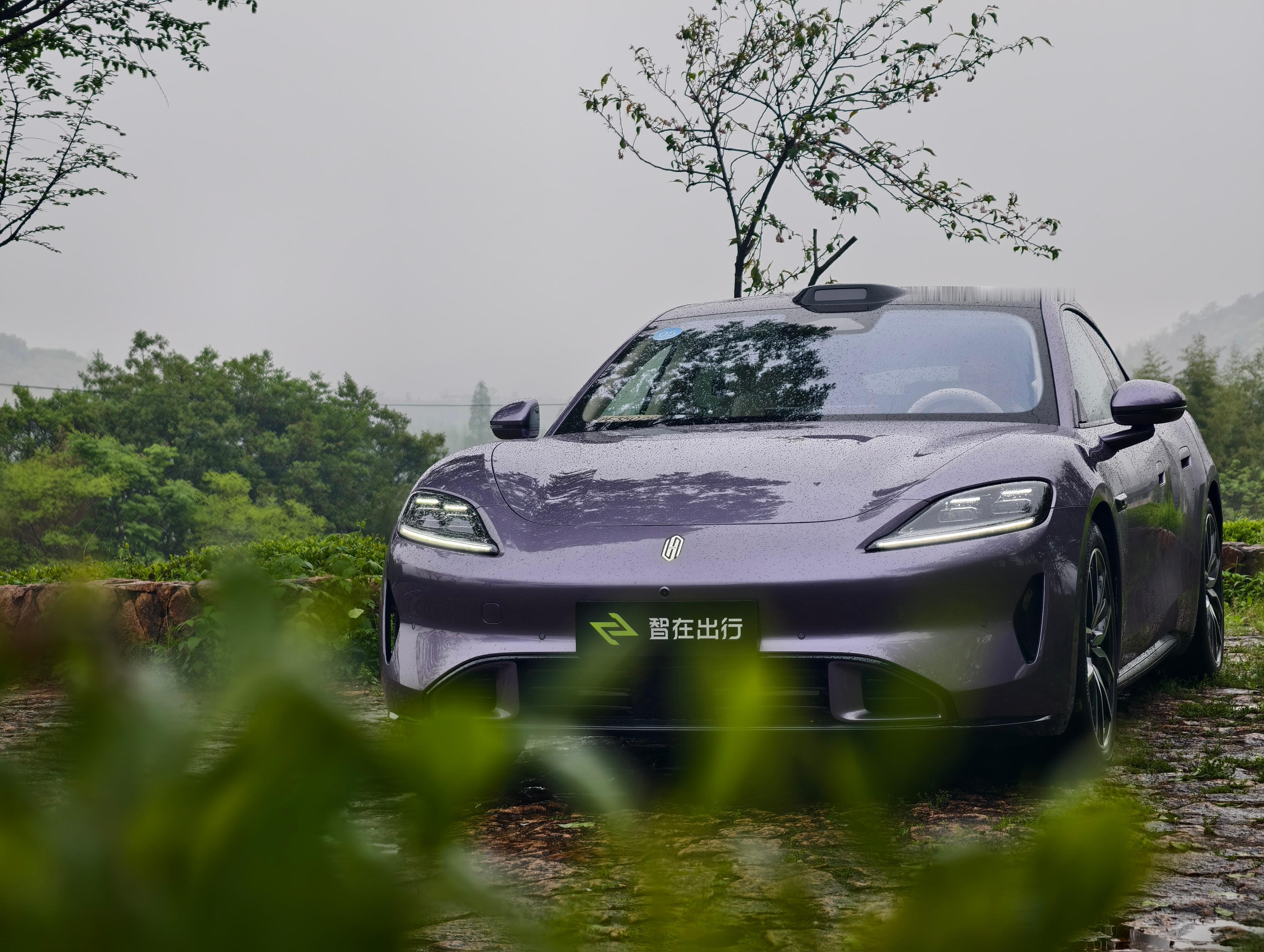 雨天来拍尚界Z7，没有抽到Z7T有点遗憾，不过这个紫色可以的。