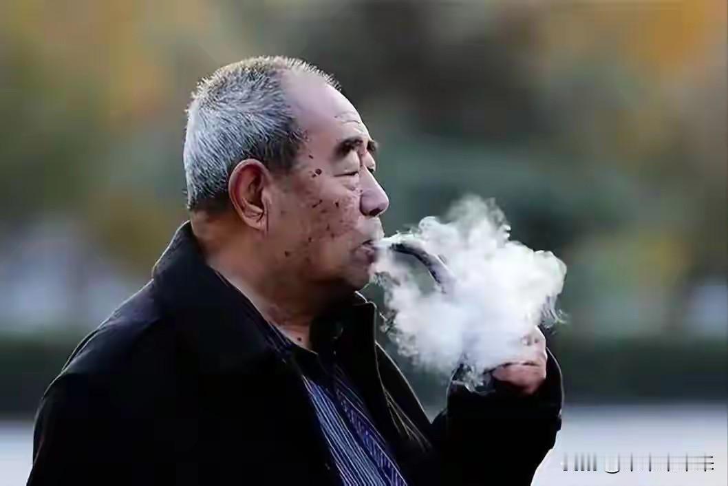 放下最后一支烟的第六个月，男人爬三楼不再扶墙喘气，清晨的咳嗽声淡成了偶尔的清嗓，