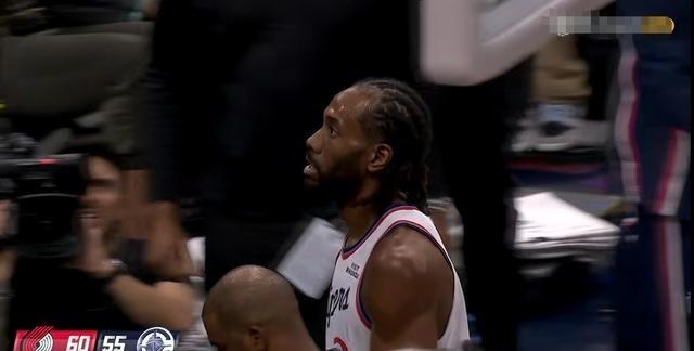 快船这场球看得人心里堵得慌啊!上半场那叫一个惨不忍睹,伦纳德搁那儿哐哐砸篮筐,