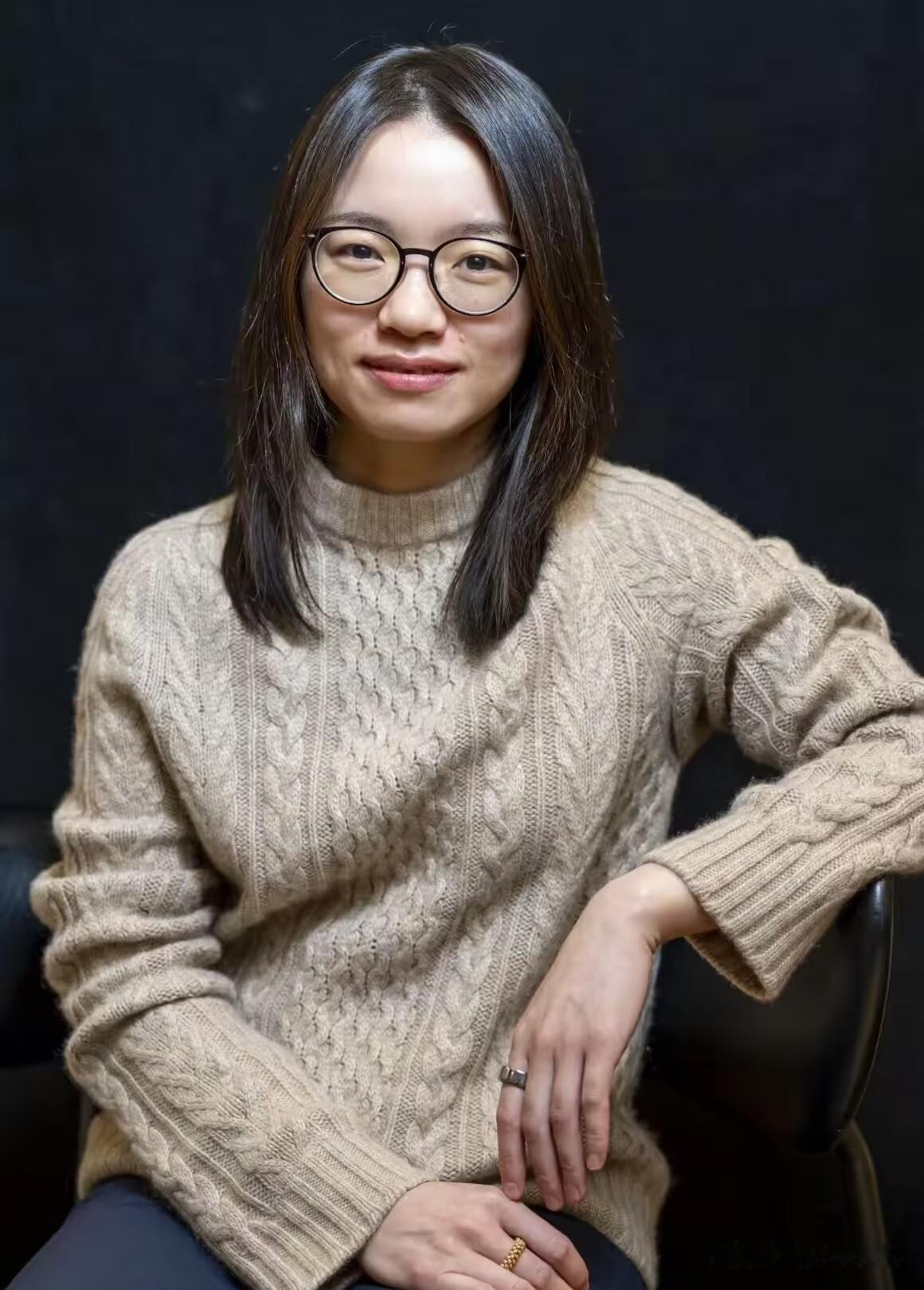 关于王虹我又挖出几个真相。第一，她小学跳过两次级，没有奥数培训经验，普通高考路