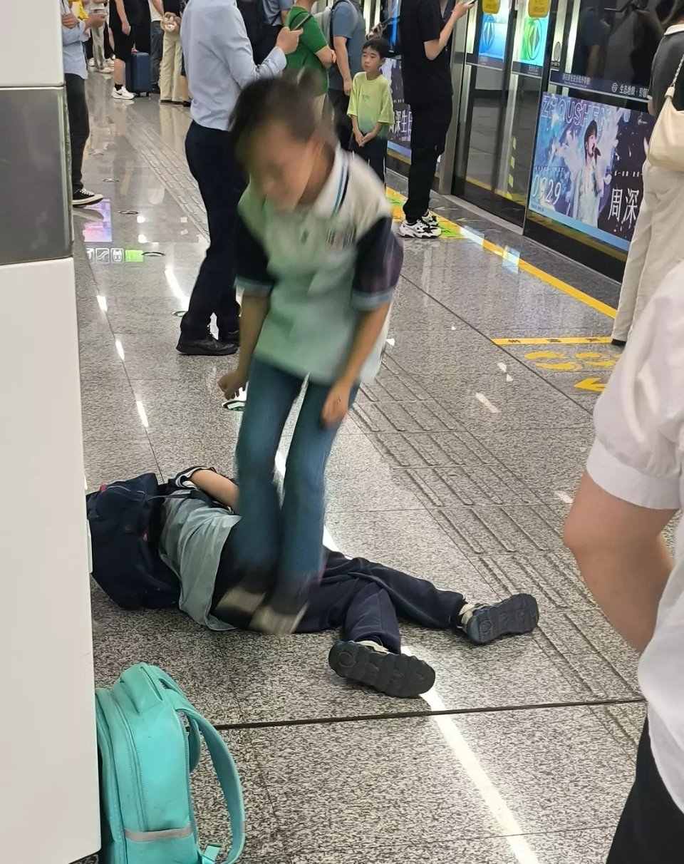 现在的孩子都这么抽象了吗？​​​