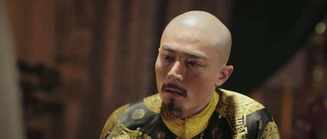 1735年，58岁雍正突然驾崩。25岁乾隆听到遗诏趴地上号啕大哭，任谁都劝不住。