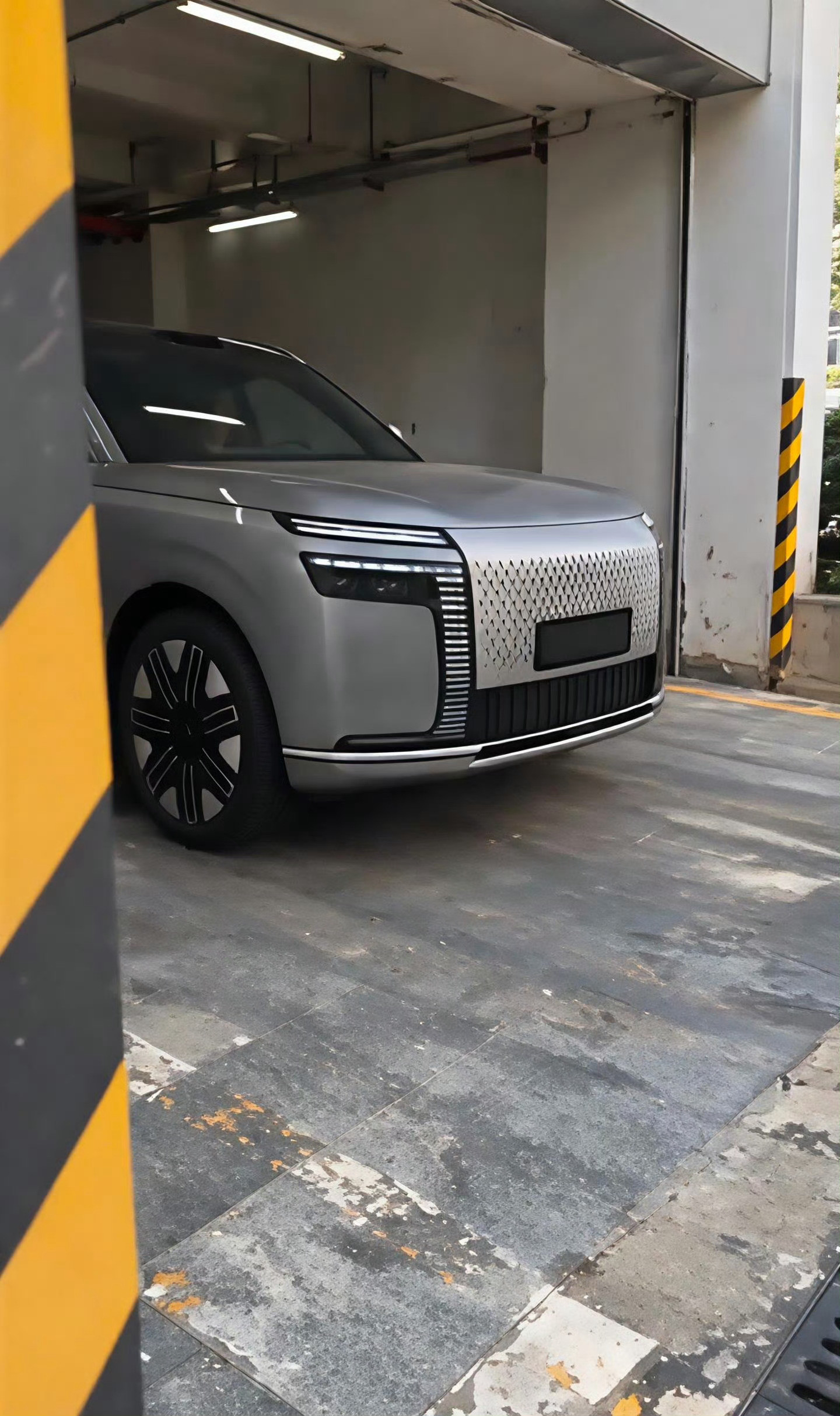 阿维塔T09实车可能是画质的原因？看着不够精致不够豪气​​​
