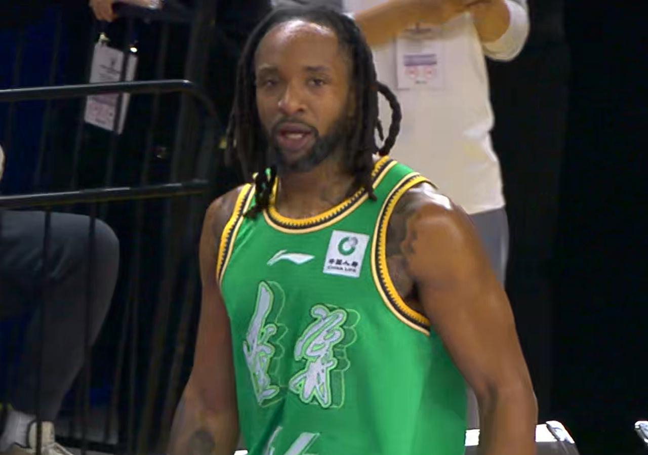 咋了，辽宁队外援威尔斯发文回应球迷！近段时间，对于辽宁队外援威尔斯来讲，可以说