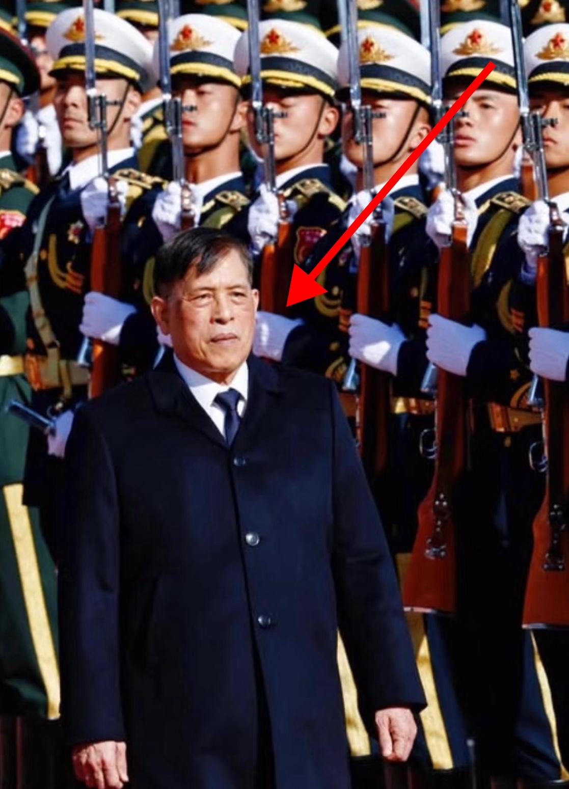 当年为护他，咱把越南收拾得服服帖帖。如今泰国国王都亲自来拜访了，咱这边却