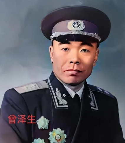 1948年的长春城，曾泽生带着滇军60军起义时，老蒋正忙着在南京城算军需账，他扫