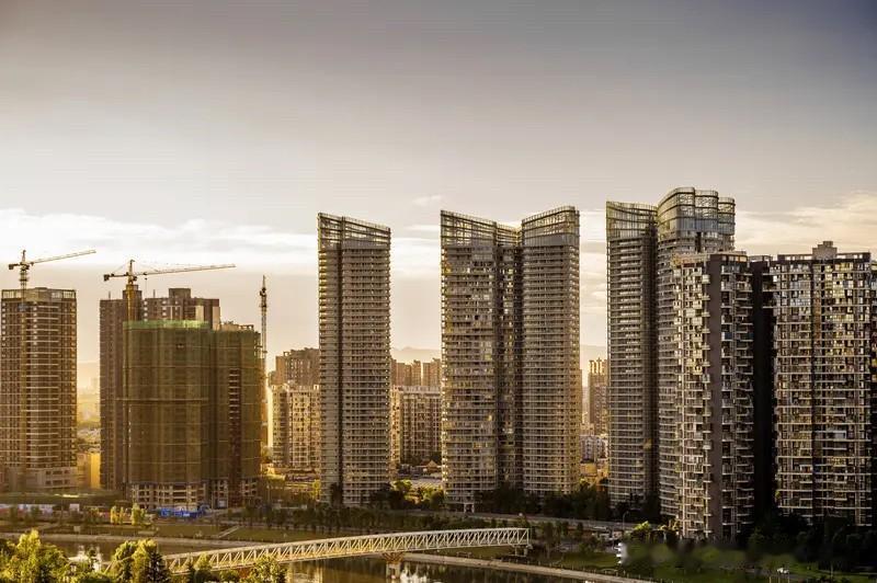 成都楼市今年让很多成都房东失望了。成都房价今年截止到5月22日，成都房价依旧是