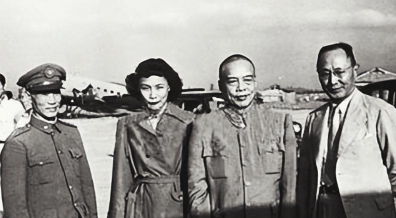 1941年，南天王陈济棠逃港时偶遇一产妇，众人怕惹事反对收留，陈念其可怜让其同行
