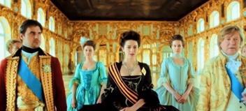 1753年，俄国女皇叶卡捷琳娜二世找到正在和小三造人的丈夫，用枪抵着他的脑袋威胁