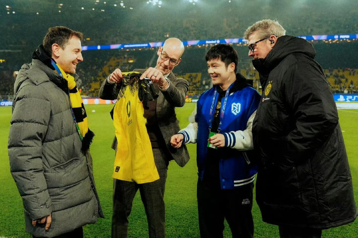 樊振东排面拉满了这场互动之所以引发广泛关注，不仅因为它是跨项目、跨国界的体育交流