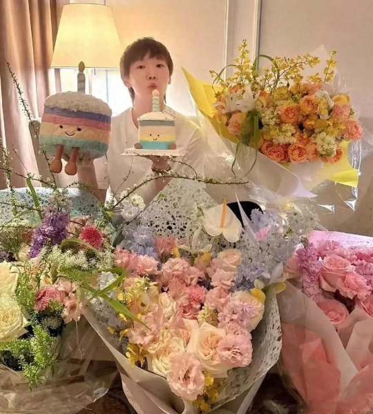 王曼昱26岁生日照曝光，嘟嘴卖萌与赛场形象反差超大