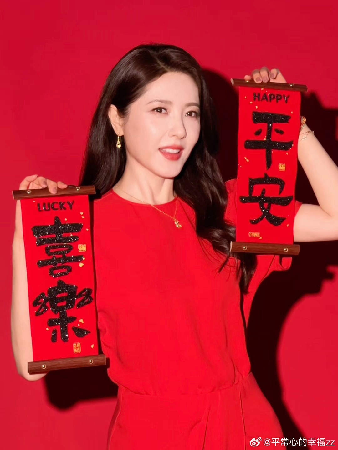 曾黎男友热点观点﻿49岁曾黎带男友澳门祈福，全家同框就差一个官宣！澳门观音堂被