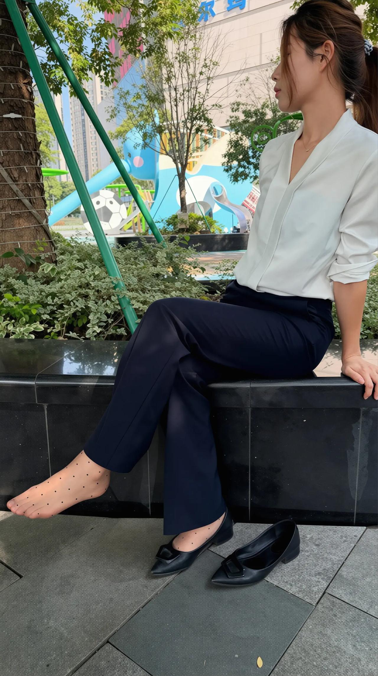 无处安放的小脚丫，斑点袜好不好看什么样子的女人才是最美的