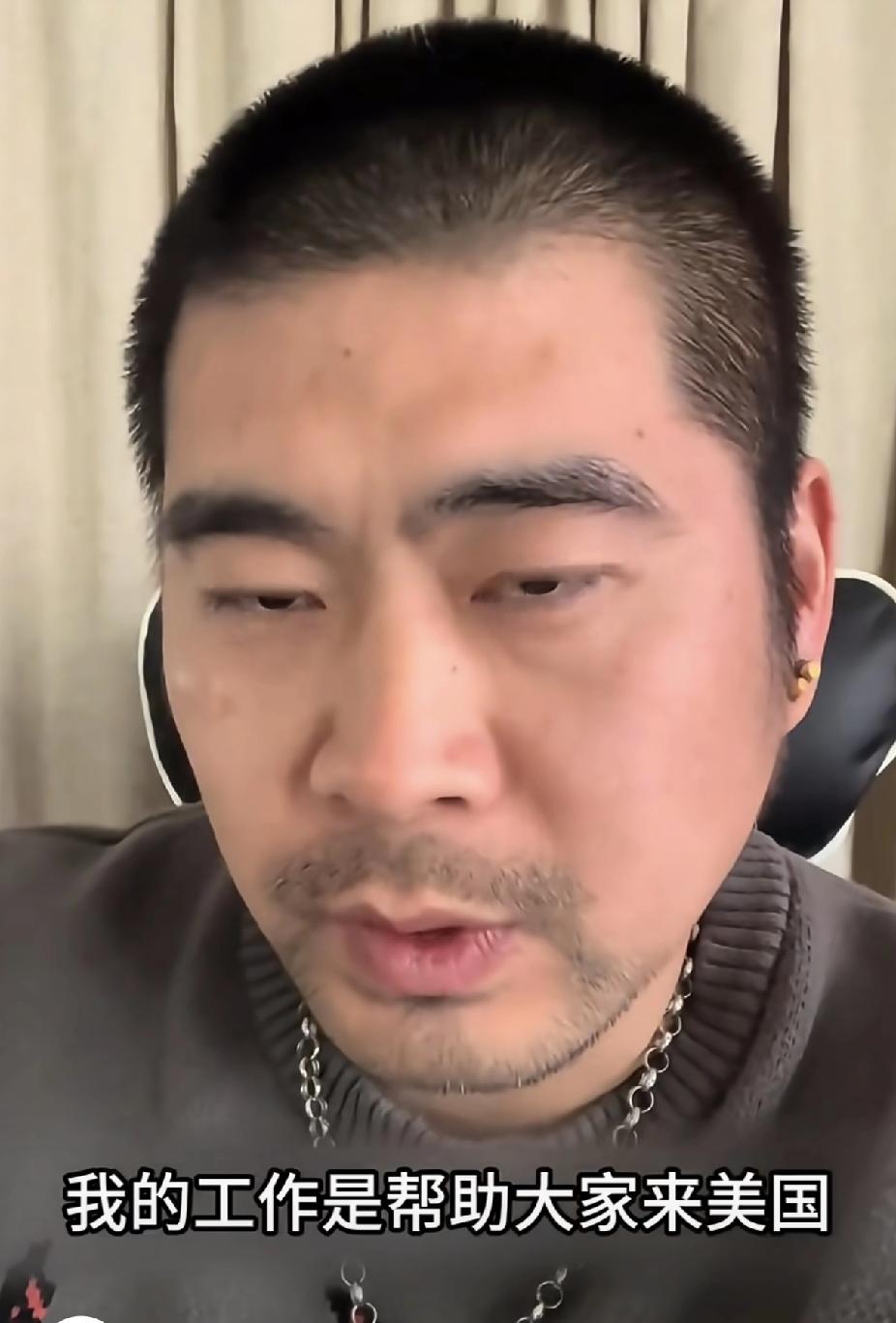 胡子哥砸了招牌，才看清“美国梦”的残酷真相。1.儿子13岁到美国，三年就变