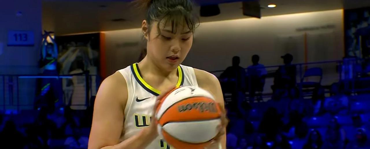 WNBA常规赛达拉斯飞翼客场76比86被逆转，李月汝连续10场首发，但是仅仅出战