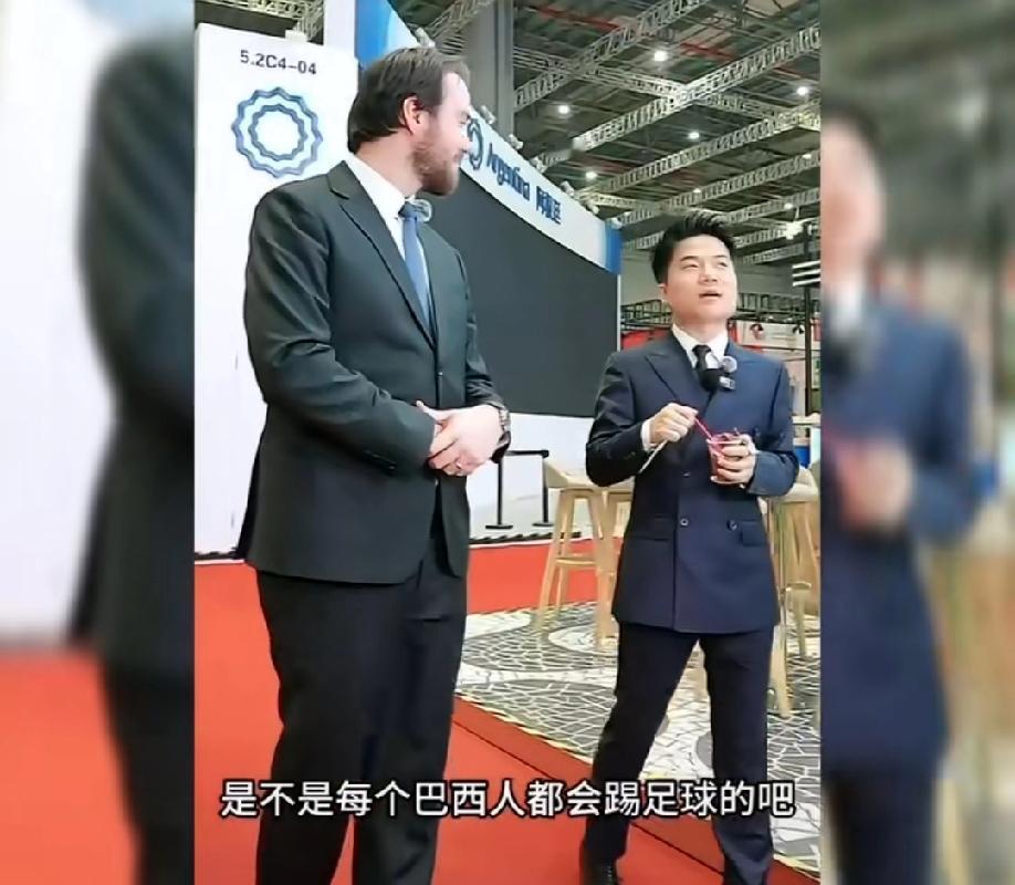 谁还敢在董宇辉面前“班门弄斧”？这位巴西嘉宾算是用亲身经历上了生动一课！以