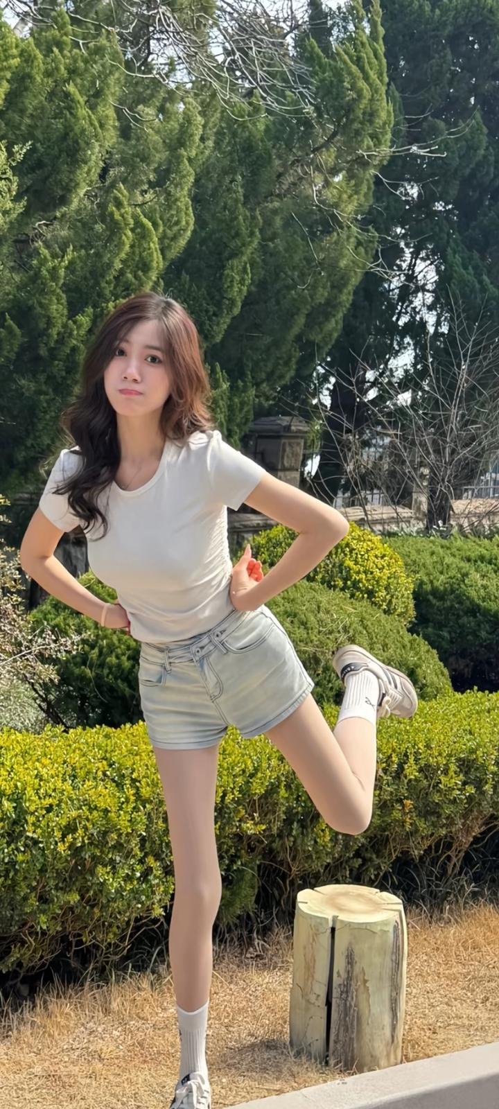 有些人相遇，是一阵风，吹过就散了。但你不一样，你像是一阵很长的风，吹进我的生活里