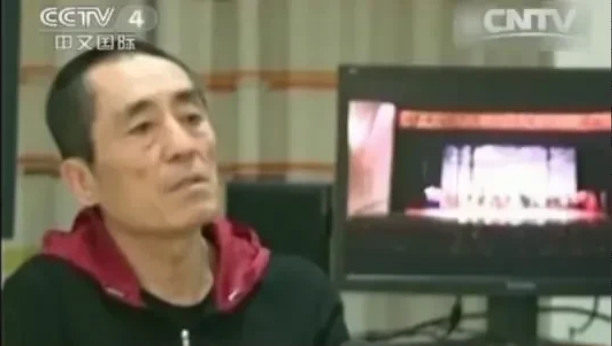 1999年，18岁的陈婷爱上49岁的张艺谋，没多久，她就怀孕了，她打电话问张艺谋