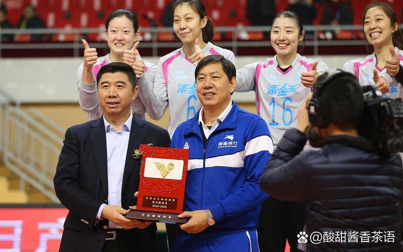 反观赵勇，偏爱快节奏、追求新鲜，把年轻人直接扔上场冒险。他让平均年龄20.6岁的